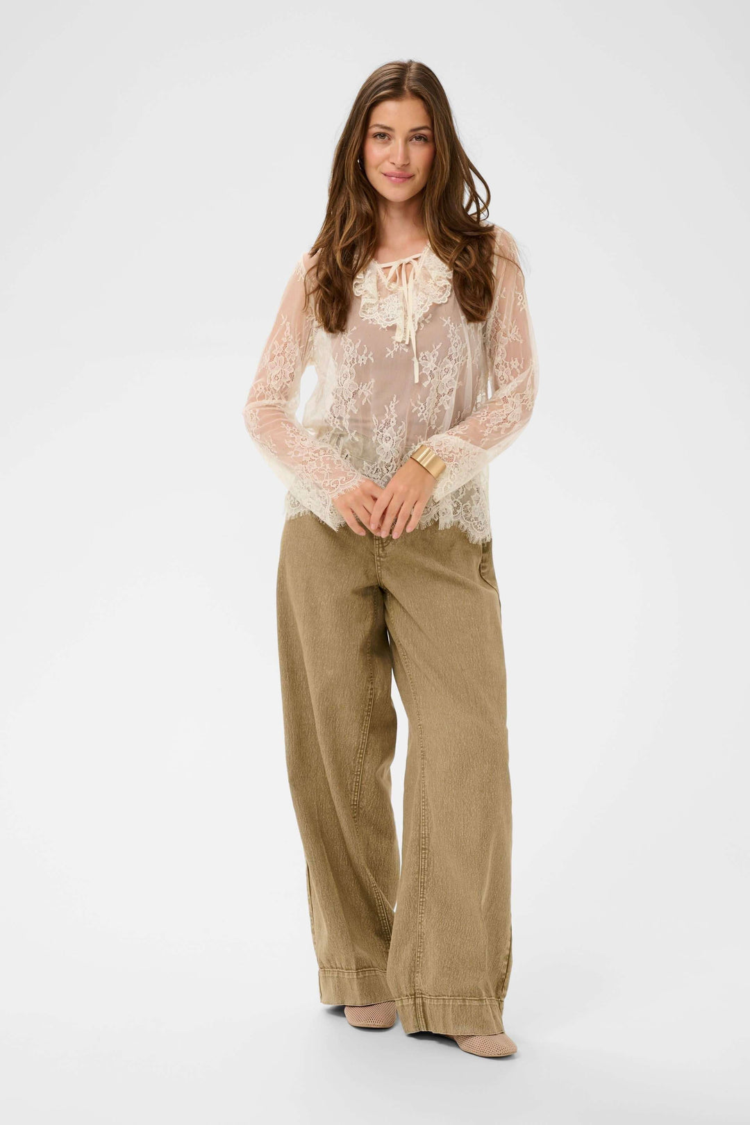 Mira blouse in sheer lace with long sleeves