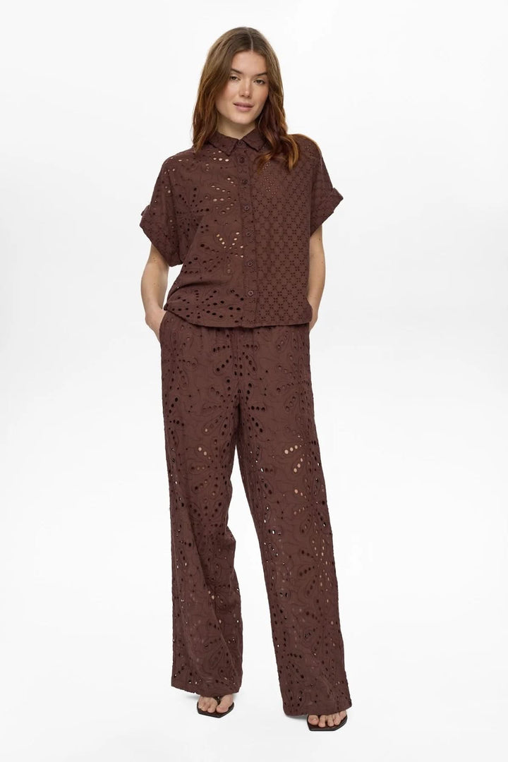 Short-sleeved English embroidered shirt