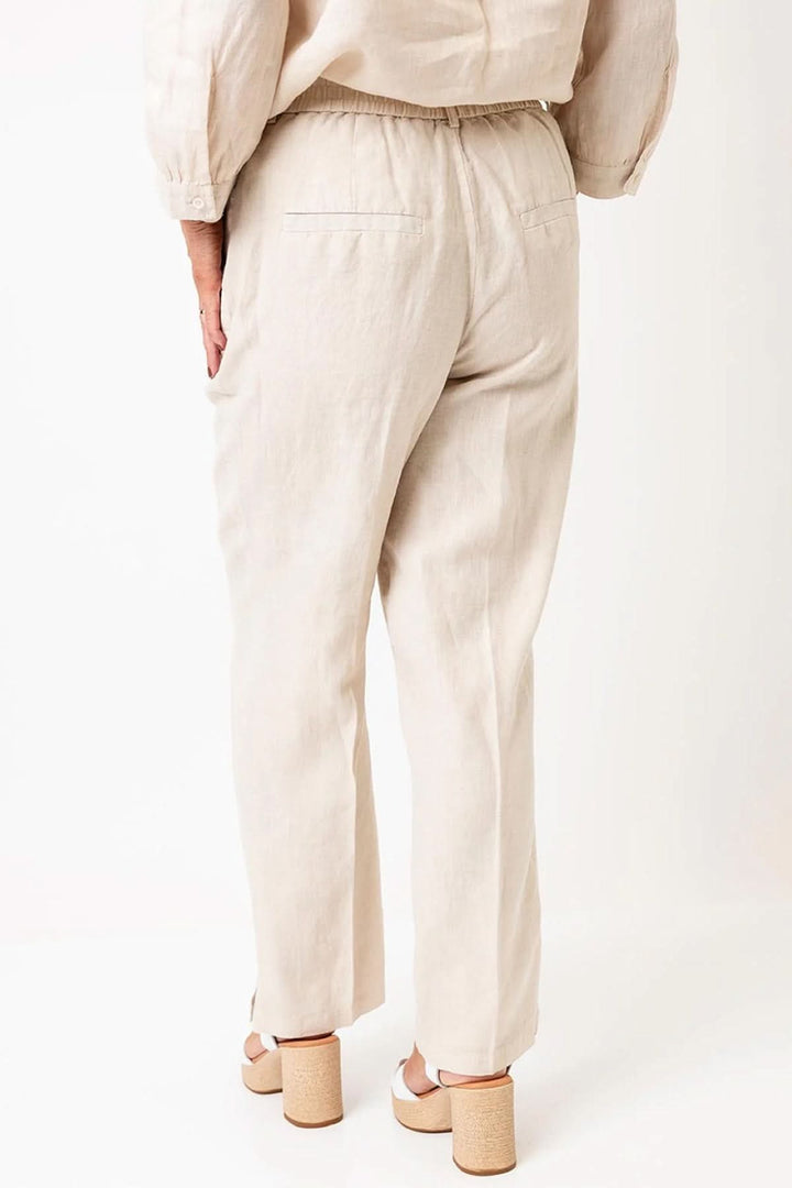Short tapered pants