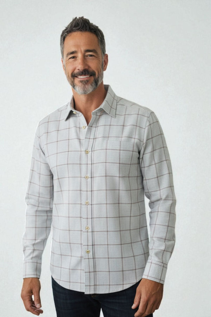 Chemise en flanelle grise à carreaux
