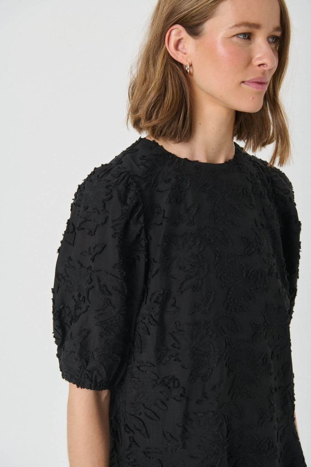 Vilhelmina lace dress with puff sleeves
