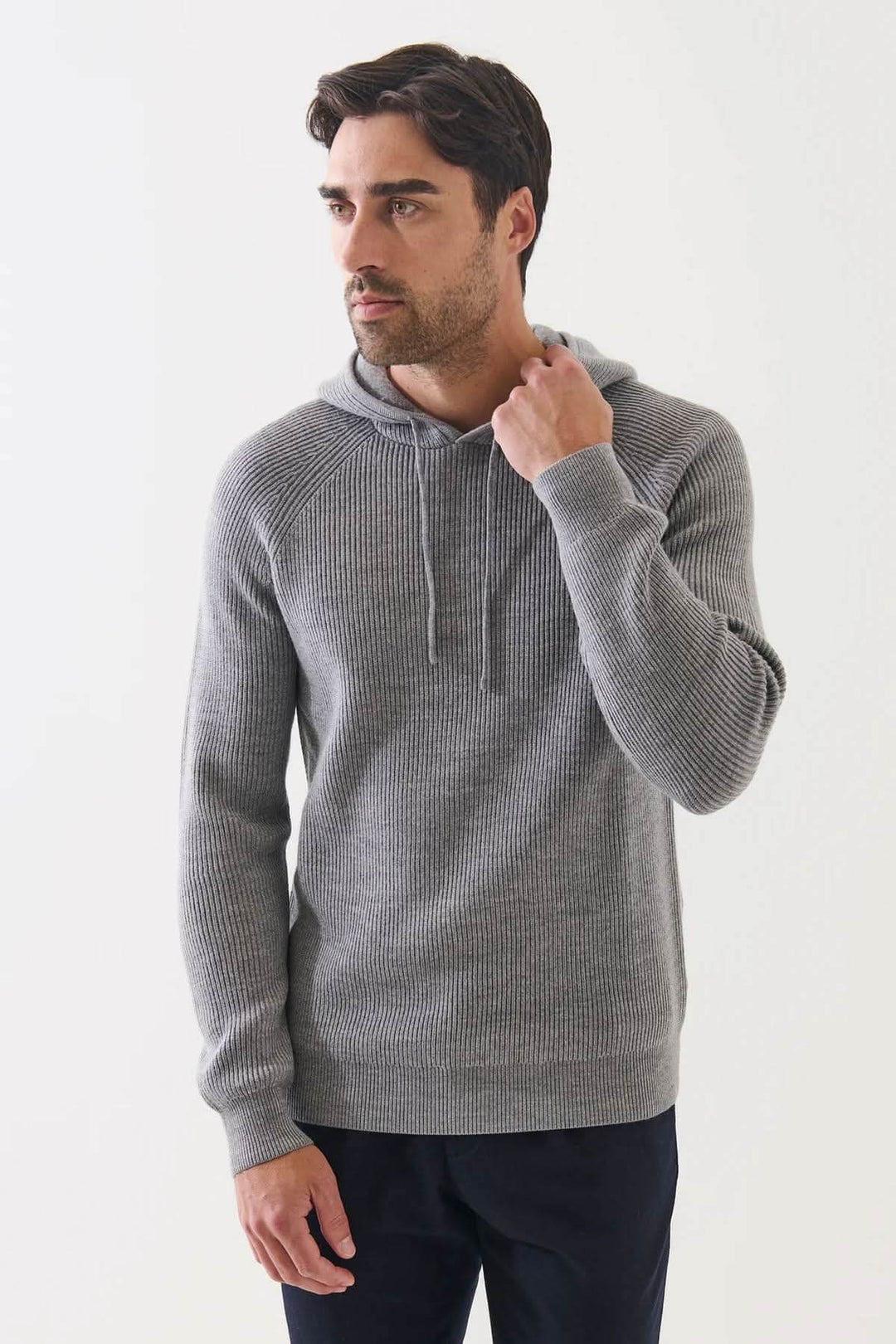 Chandail à capuche en laine mérinos extra-fine côtelée