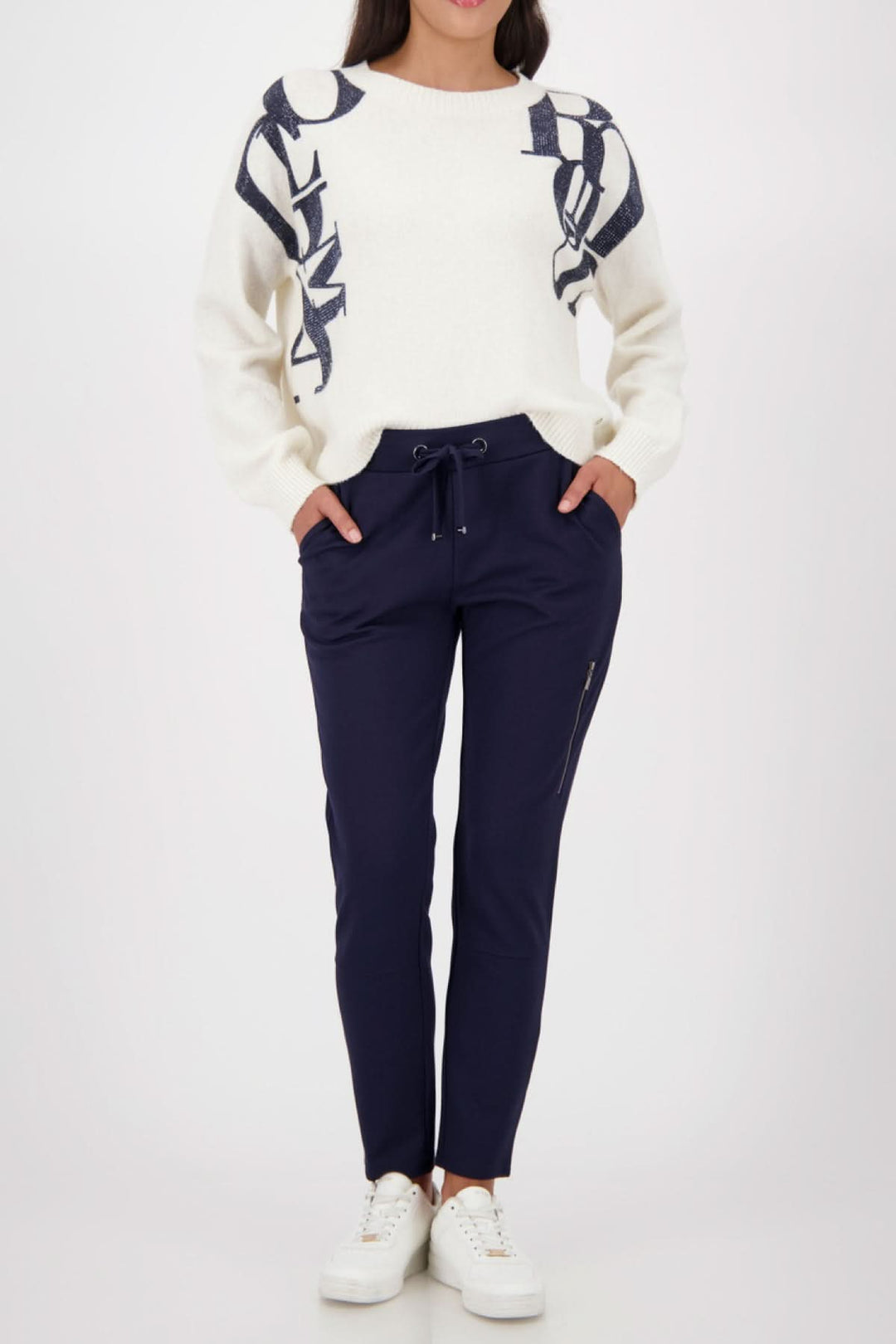 Jogging pants with zipper