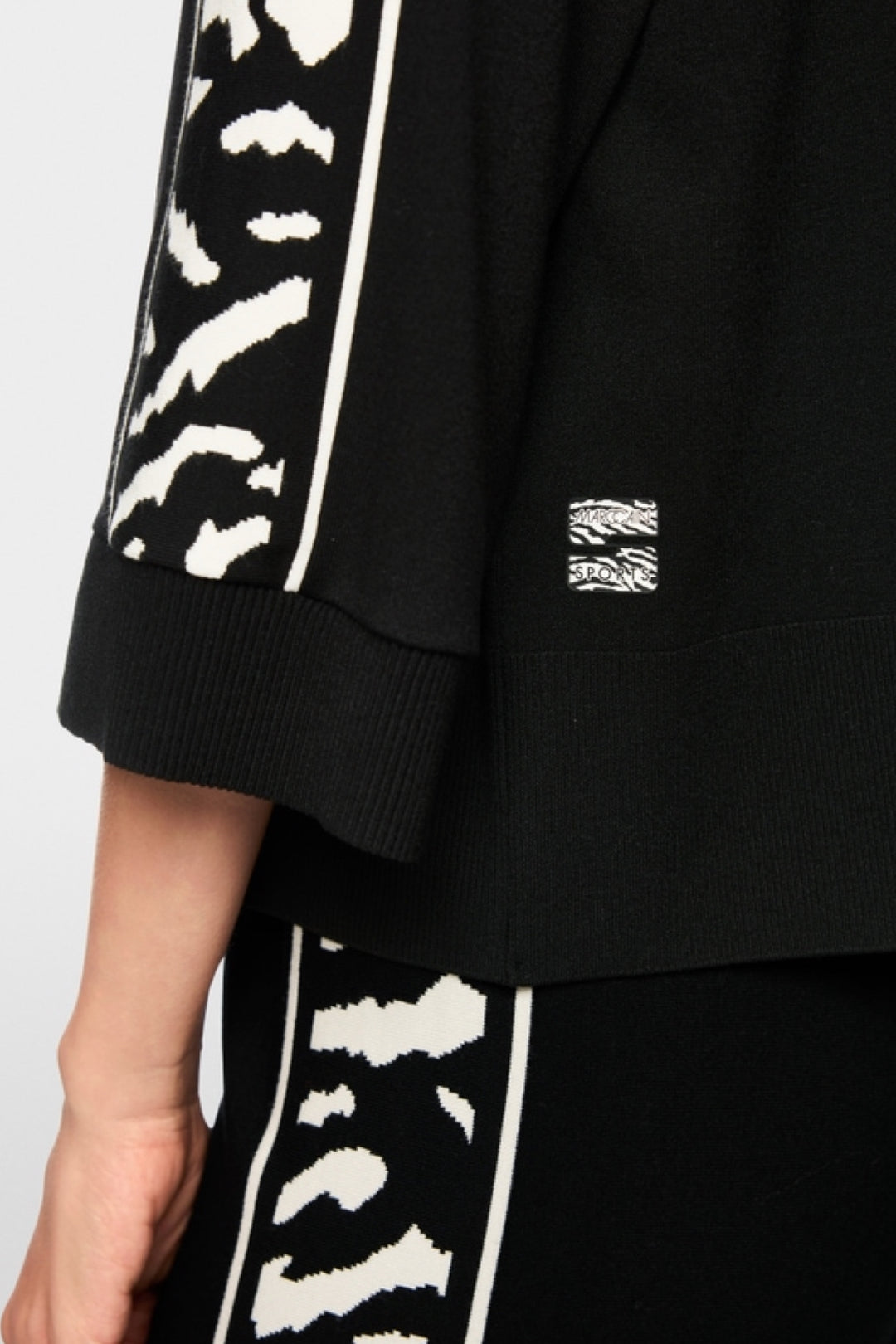 Loose-fitting sweater