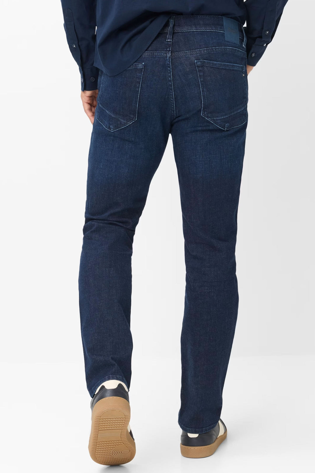 Jean droit bleu vue de face pour homme Brax