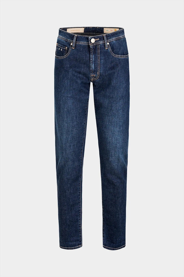 Side view of Tramarossa men&