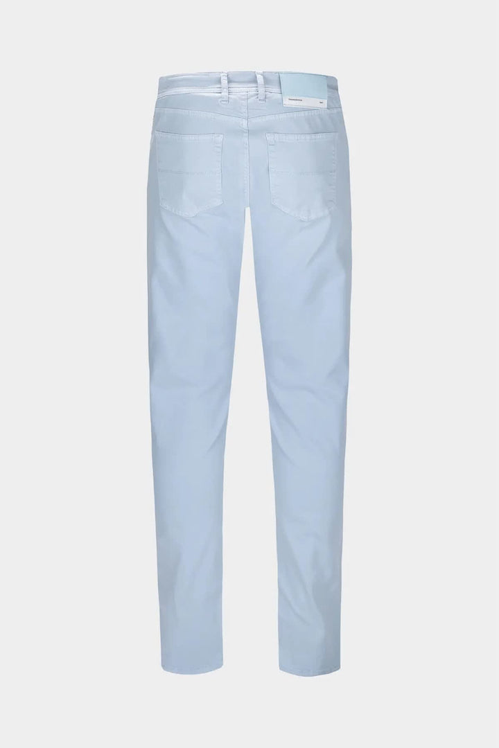 Front view of Tramarossa men&