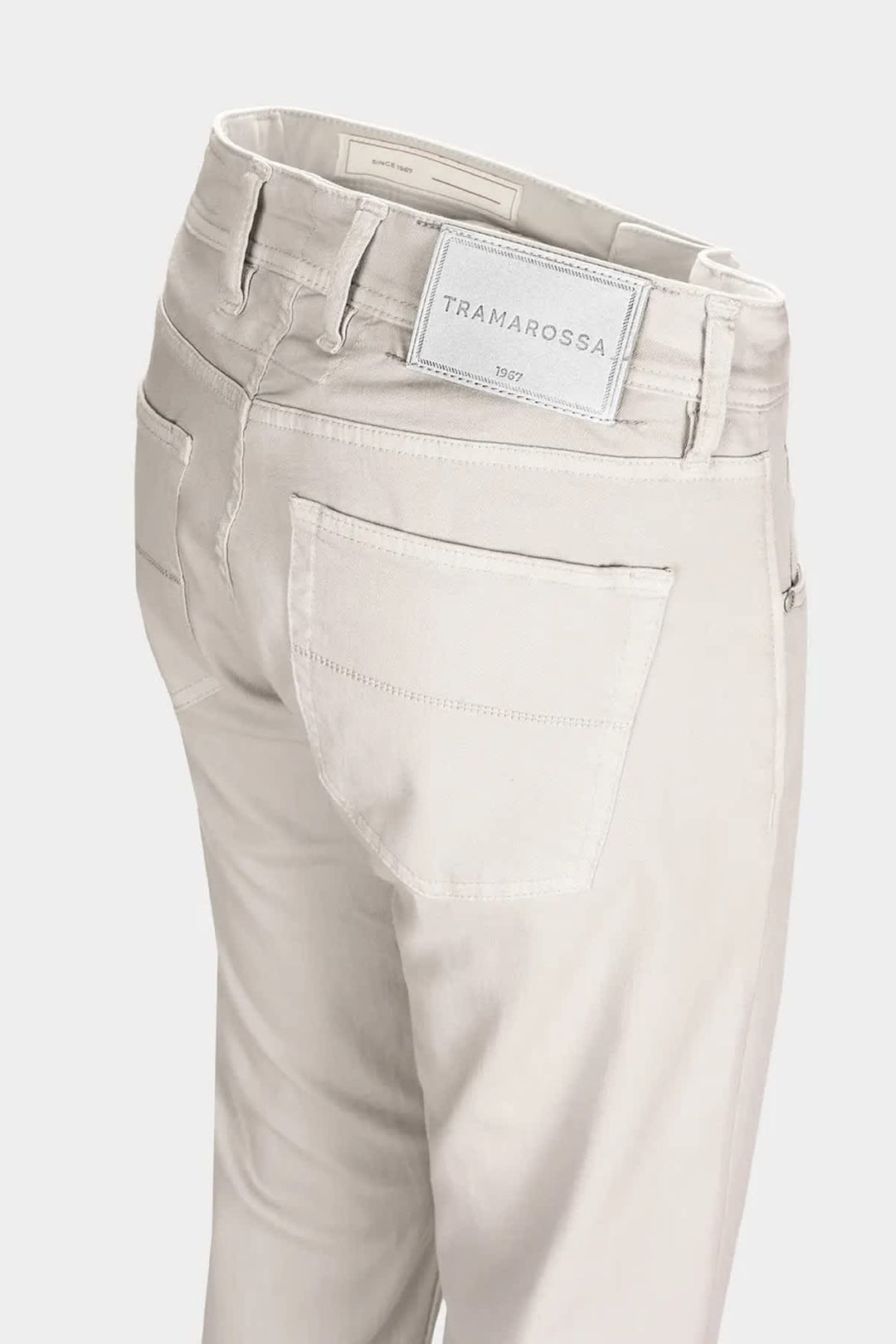Side view of Tramarossa men&