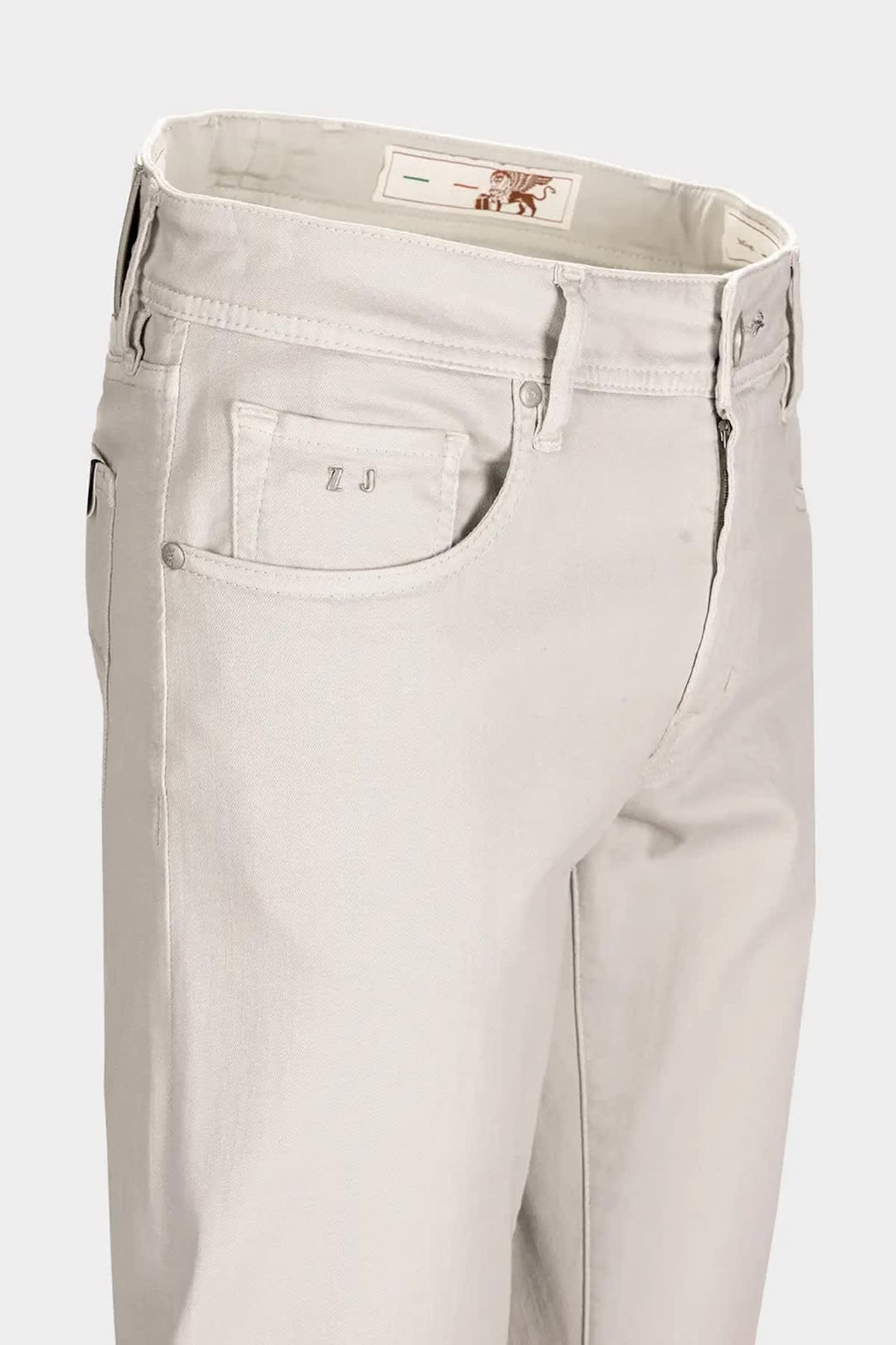 Rear view of Tramarossa men&