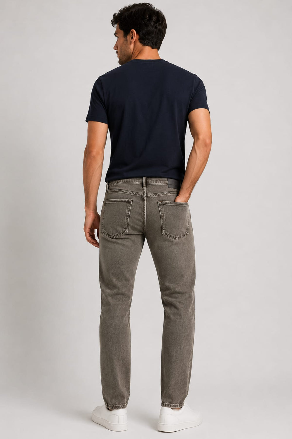 Vue latérale jean délavé Brax pour homme gris avec boutons apparents - Valérie Simon