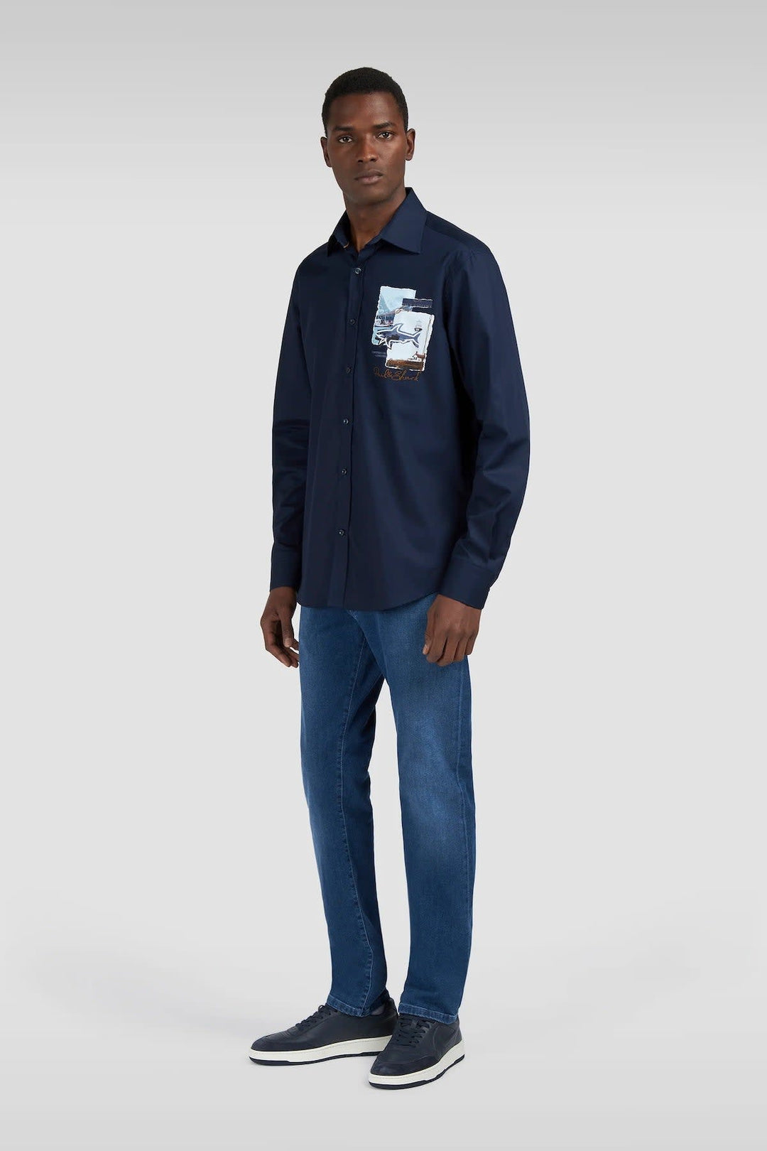 Vue latérale jean coupe moderne Paul and Shark pour homme noir avec coutures détaillées - Valérie Simon