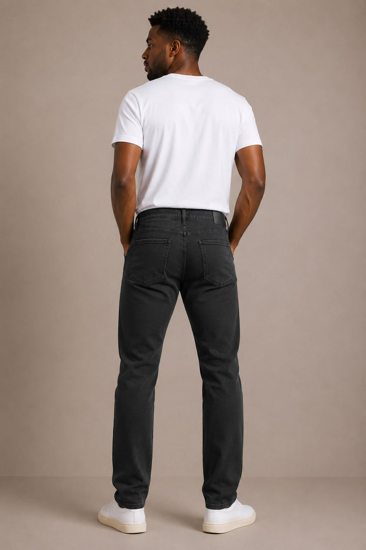 Vue de côté jean délavé moderne Paige pour homme gris avec poches visibles - Valérie Simon