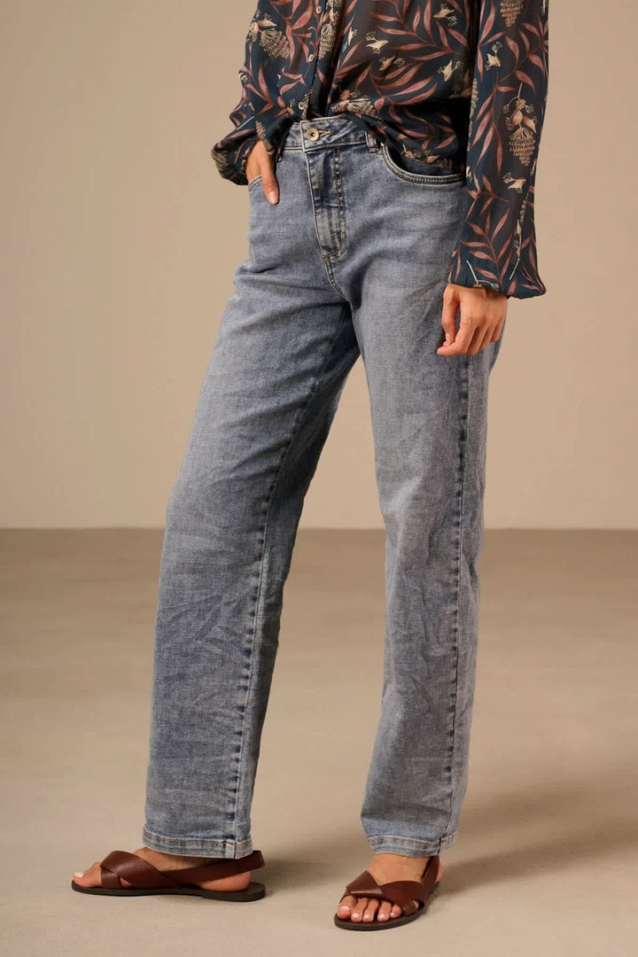 Jean droit à taille haute vue de face pour femme Nile