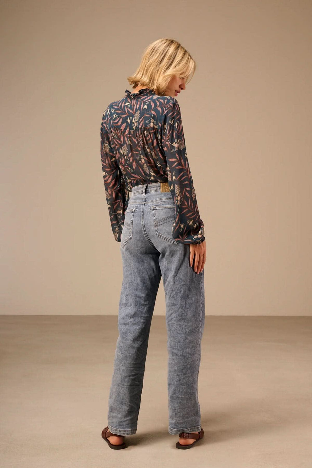 Jean droit à taille haute vue de face pour femme Nile