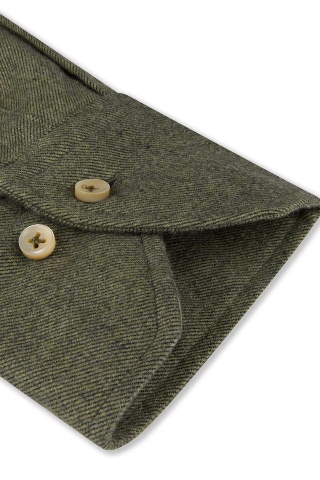 Chemise en flanelle coton à col boutonné, détails du poignet avec boutons en nacre authentique, vue sur le tissu doux et résistant.