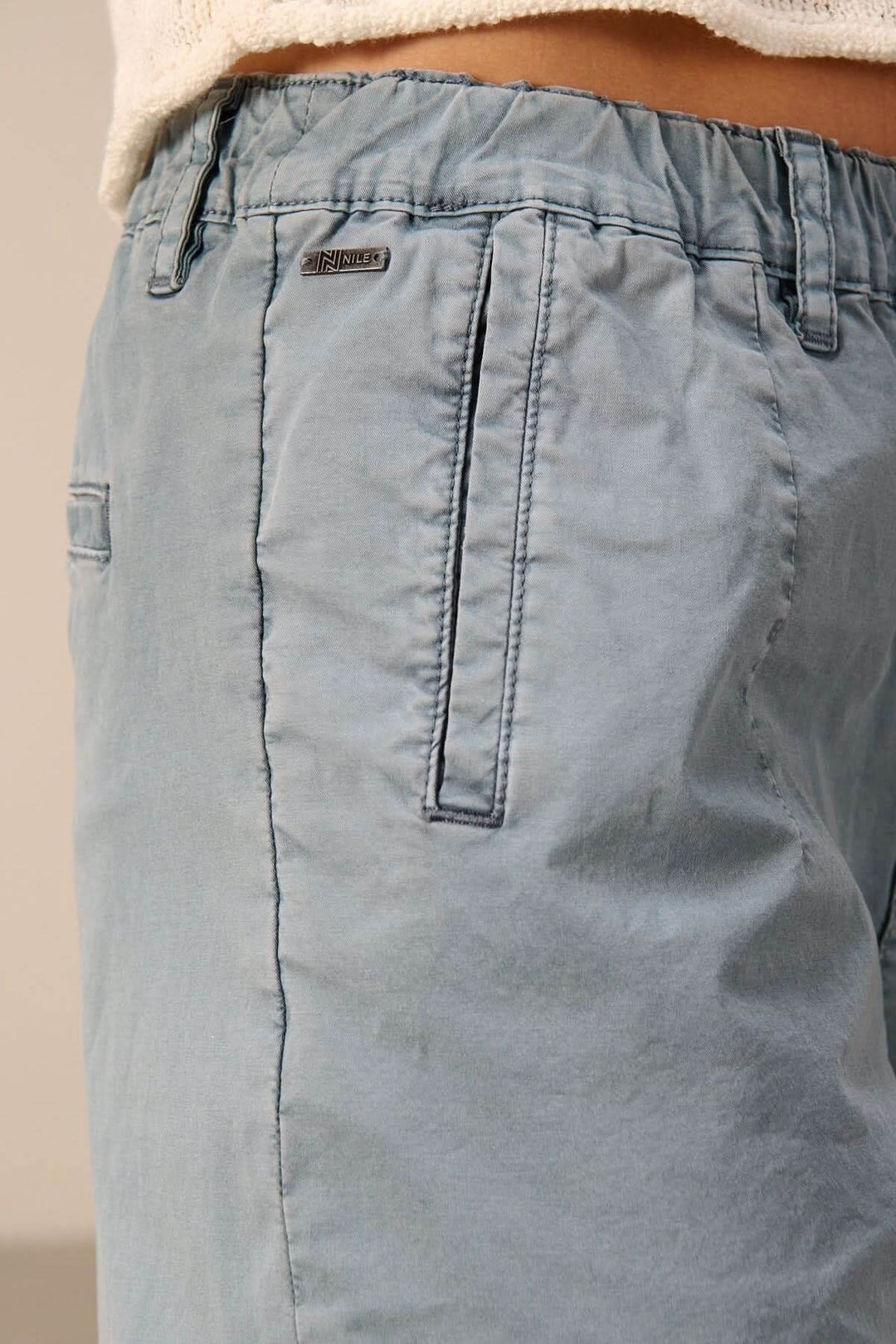 Casual pants with an elastic waistband