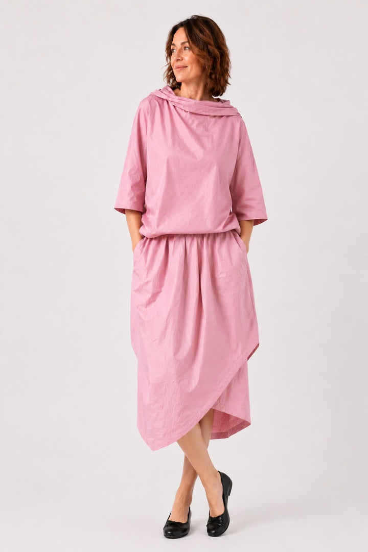 Front view of the Xenia red women&