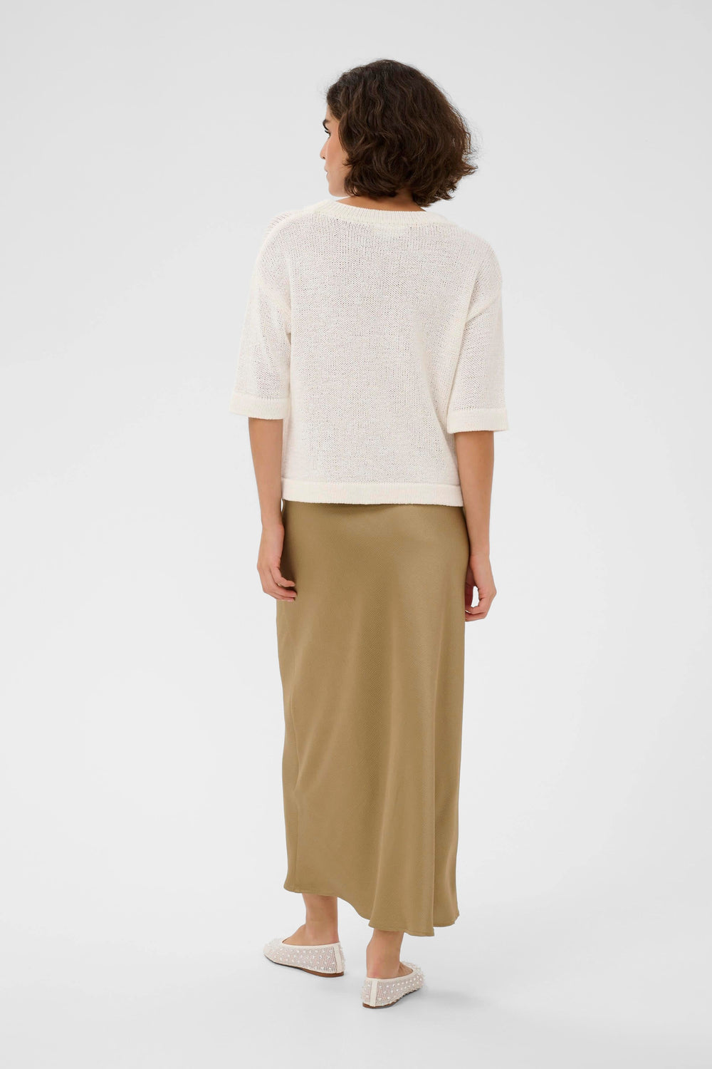 Side view of a long, flowing, textured beige Kaffe women's skirt with knit detailing - Valérie Simon