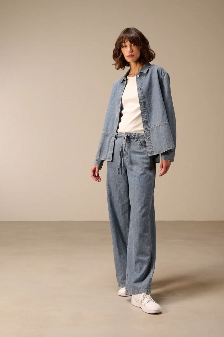 Long-sleeve denim jacket