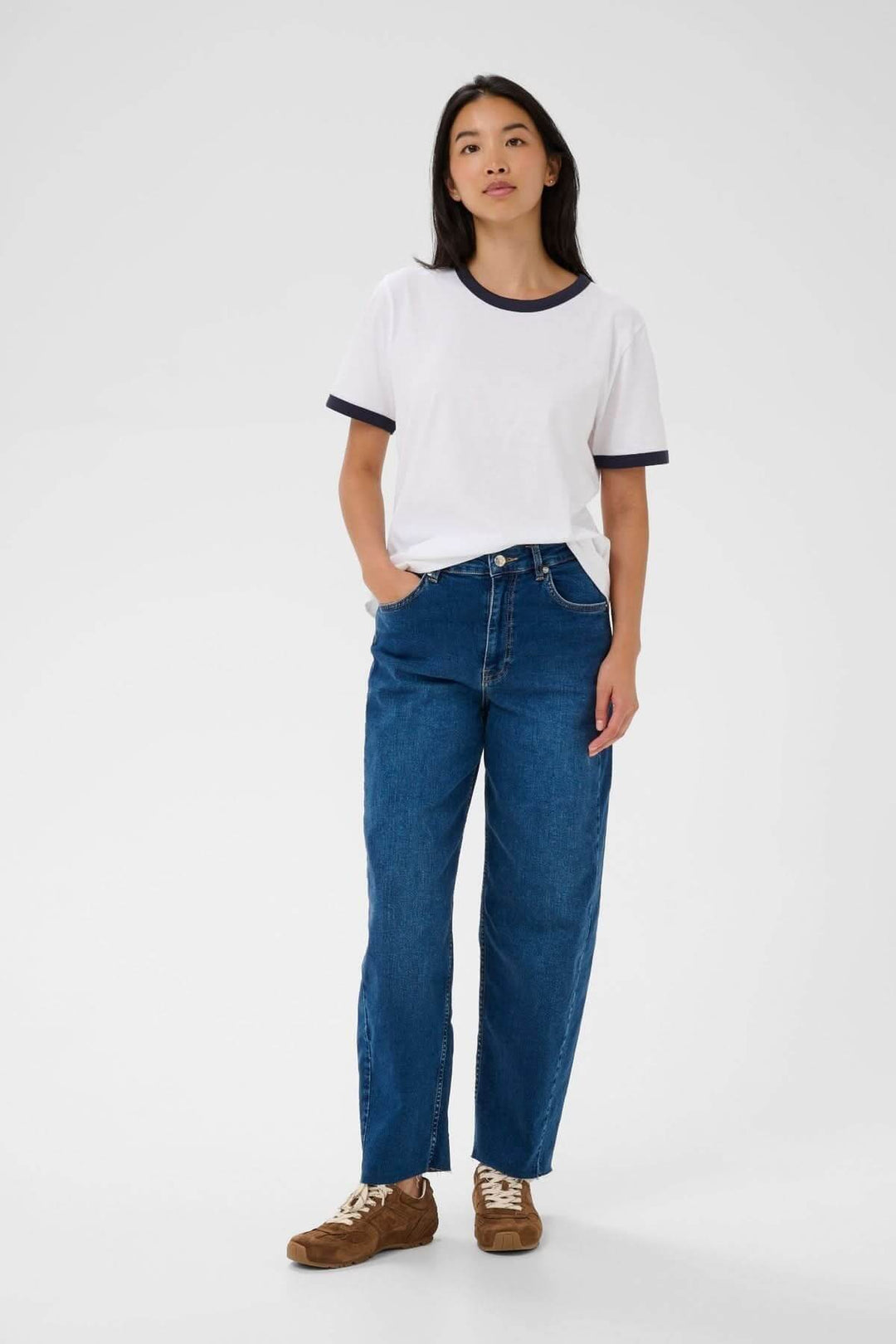 T-shirt à col contrastant Angelita porté, style moderne avec finition contrastante, coupe droite pour un confort optimal