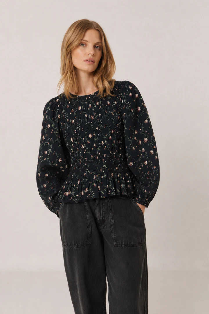 Blouse fleurie à smocks