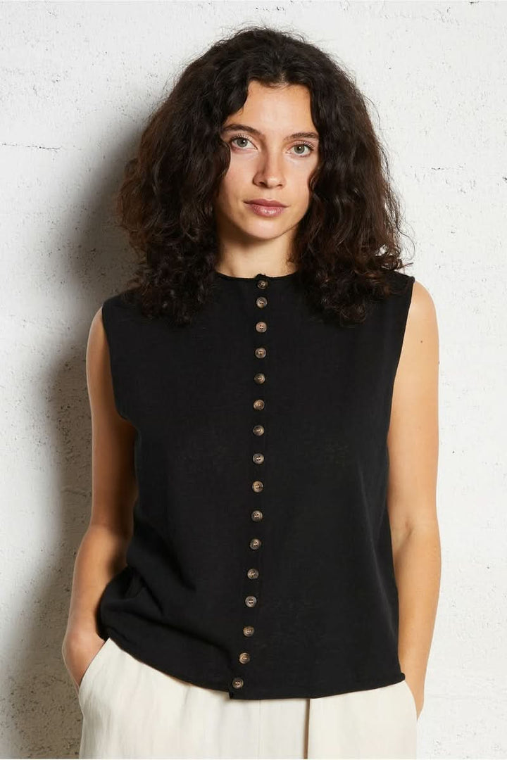 Shirt with a modern design