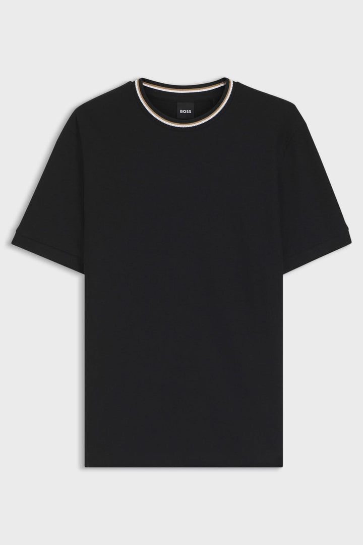 T-shirt à encolure contrastée noir confortable avec manches courtes, idéal pour un look moderne et décontracté.