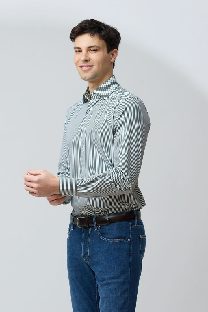 Chemise à rayures vertes fines