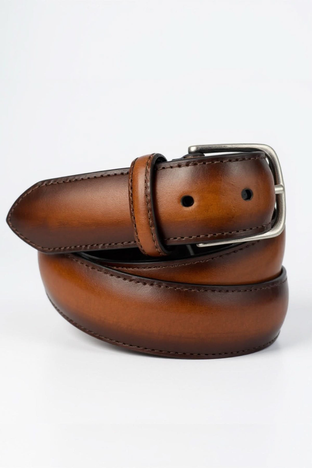 Ceinture élégante en cuir teinté