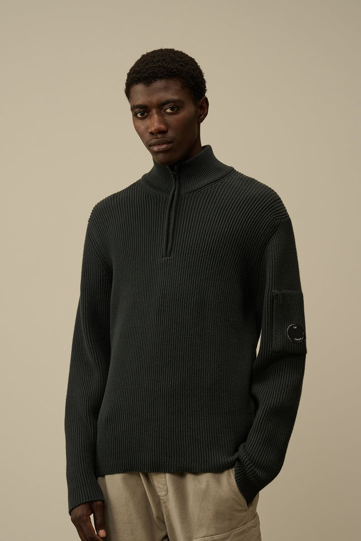 Ribbed knit with zipper