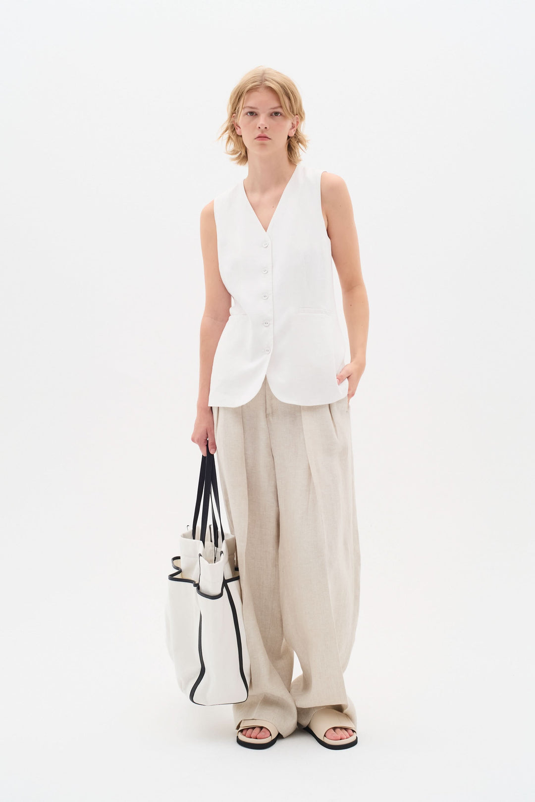 Farida sleeveless jacket