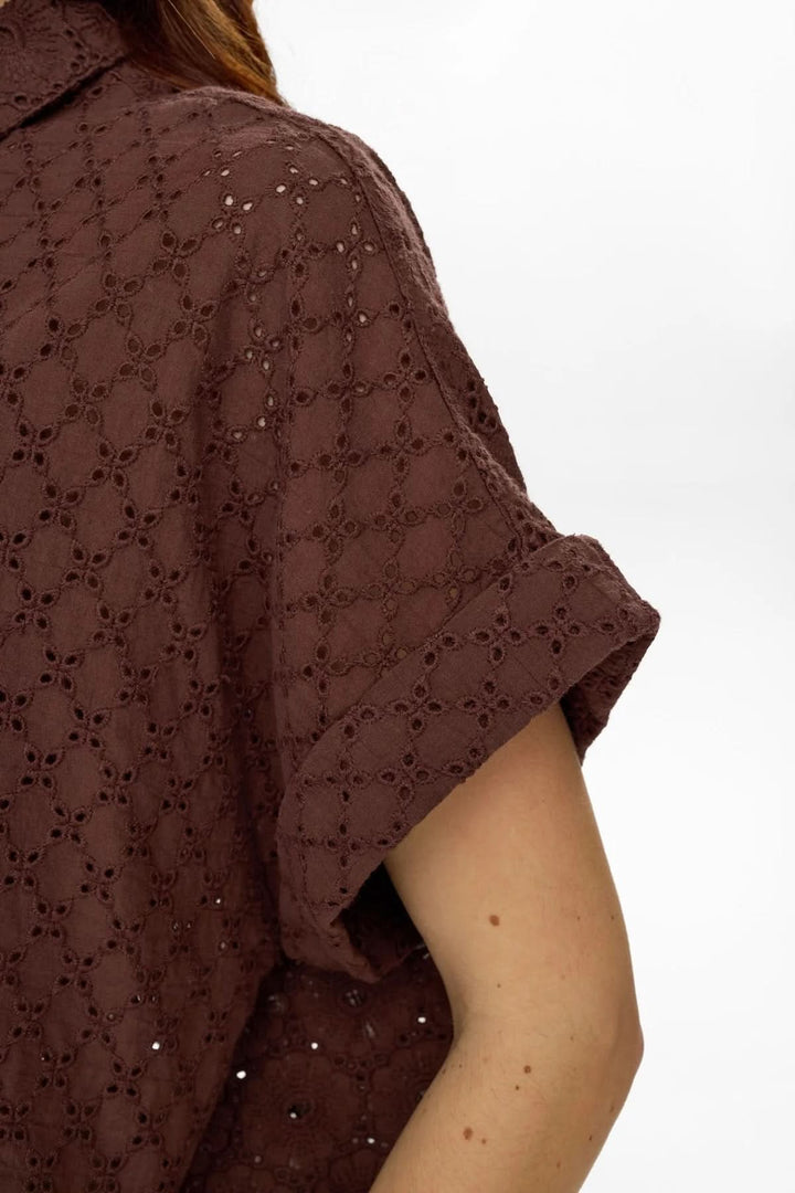 Short-sleeved English embroidered shirt