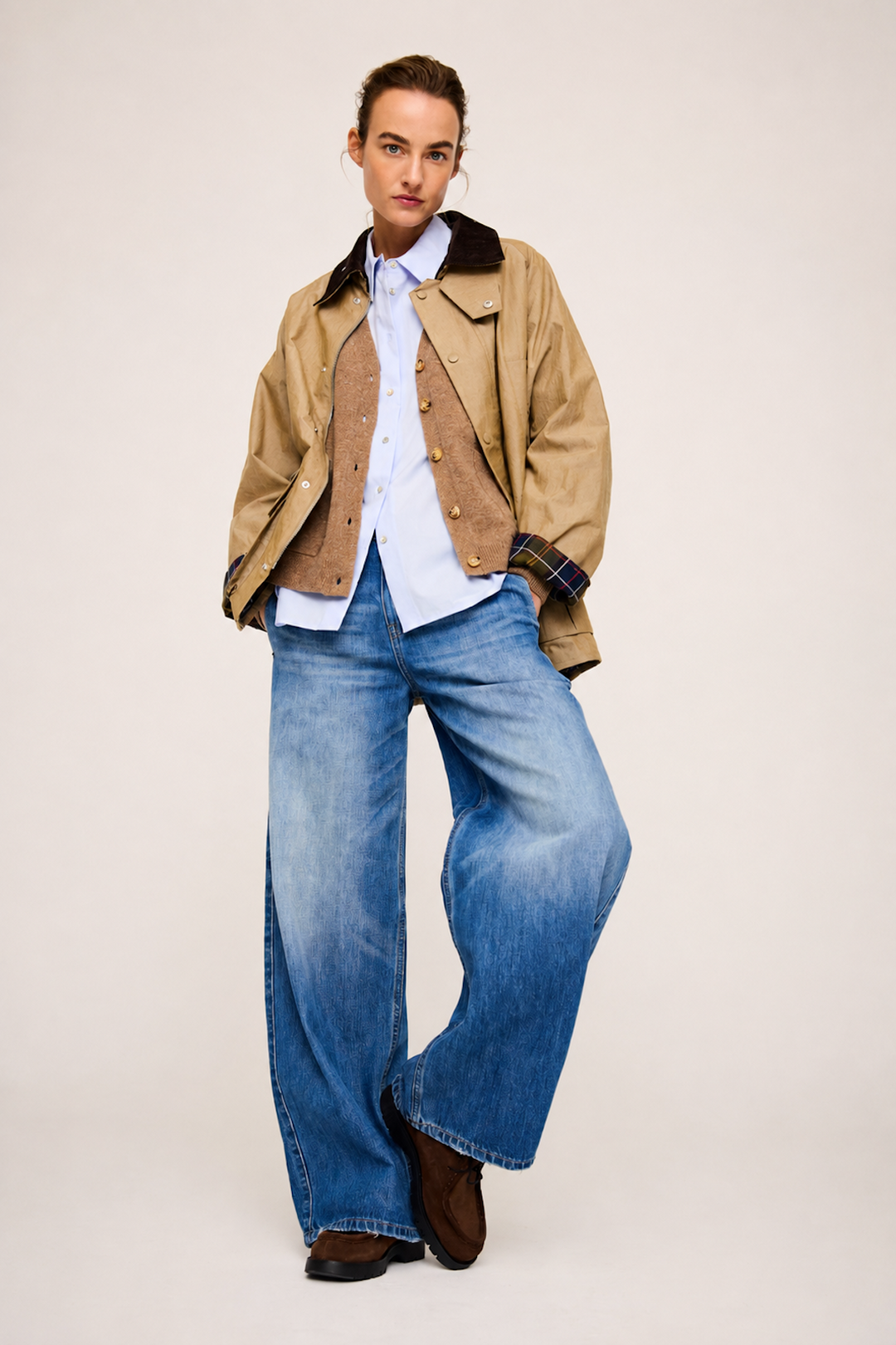 Jean à jambe large avec motif ton sur ton