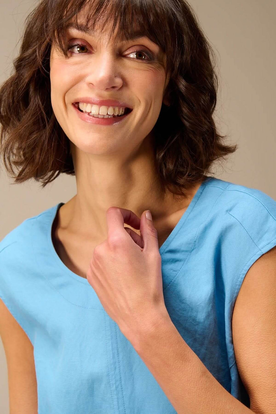 Sleeveless jumpsuit with a tie-waist belt