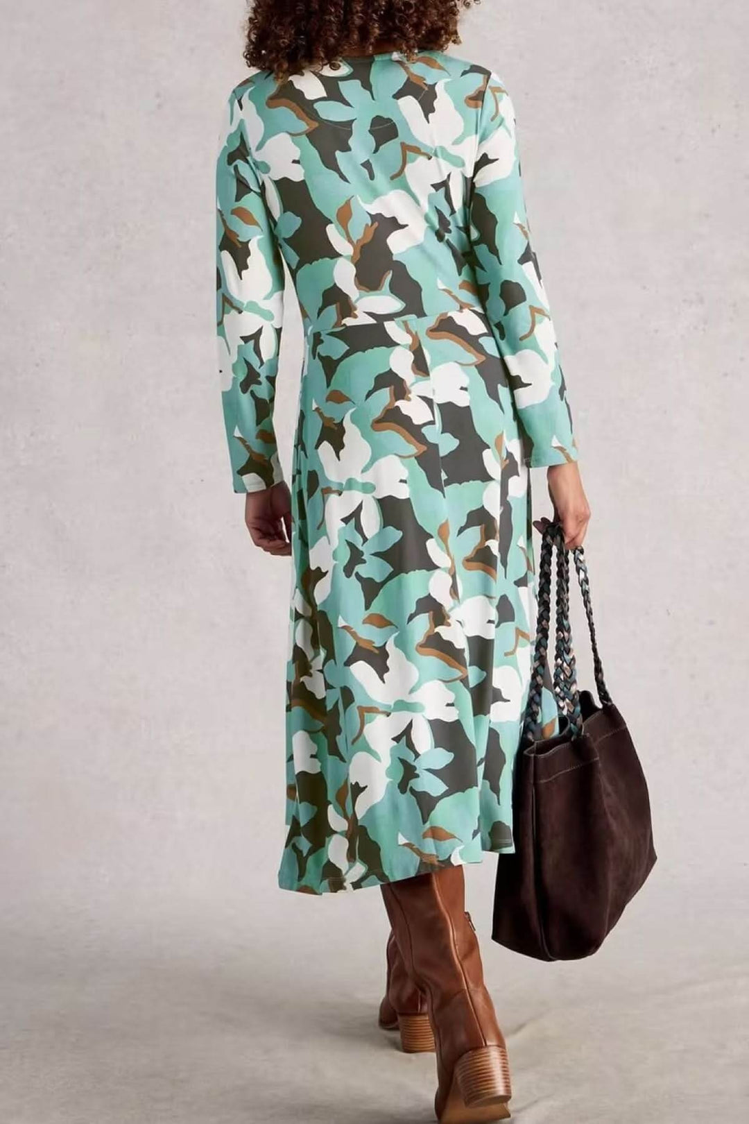 Robe Madeline à col rond et manches longues en jersey avec imprimé graphique et silhouette fluide, vue de dos.