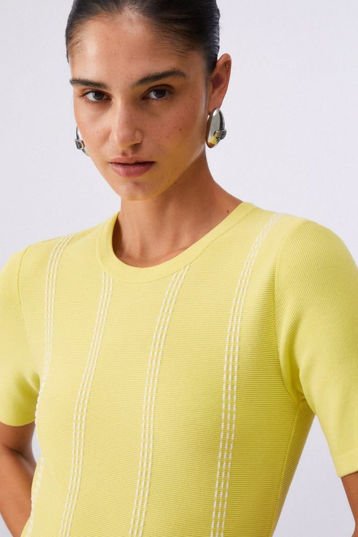 Robe courte en maille à motif rayé