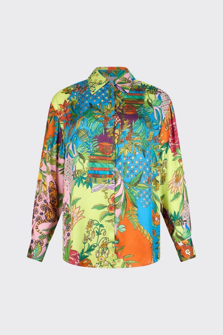 Chemise imprimée fluide avec un imprimé artistique coloré. Col classique, manches longues, idéale pour un look élégant et affirmé.