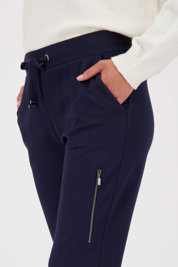 Jogging pants with zipper