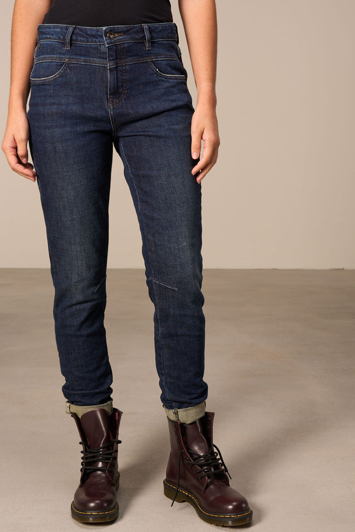 Tapered ankle jeans