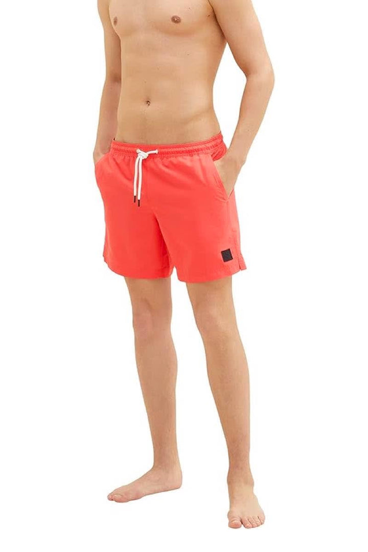 Front view of a red Tom Tailor men&