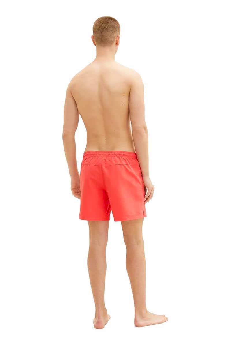 Side view of the red Tom Tailor men&