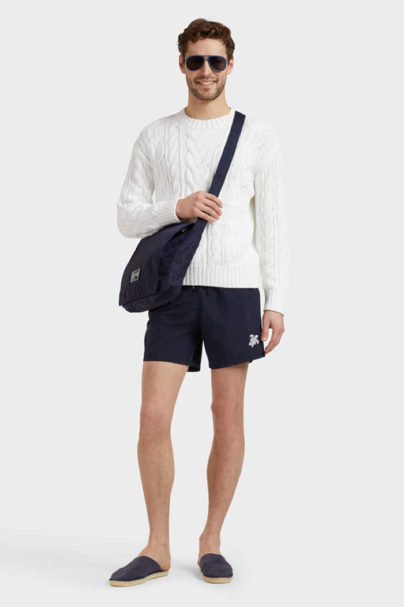 Vue de face maillot de bain uni Vilebrequin bleu pour homme avec cordon blanc - Valérie Simon