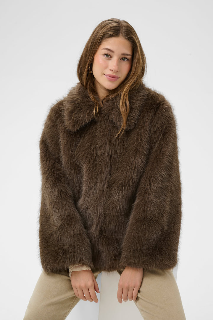 Manteau Drama en fausse fourrure pour femme Cream