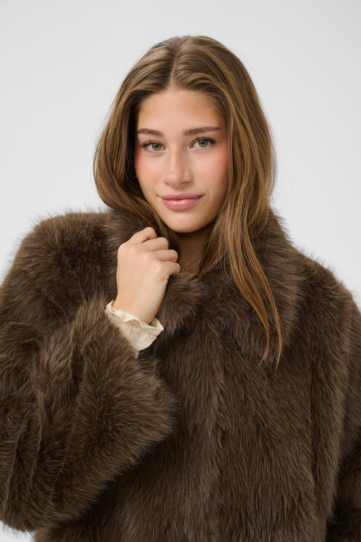Manteau Drama en fausse fourrure pour femme Cream