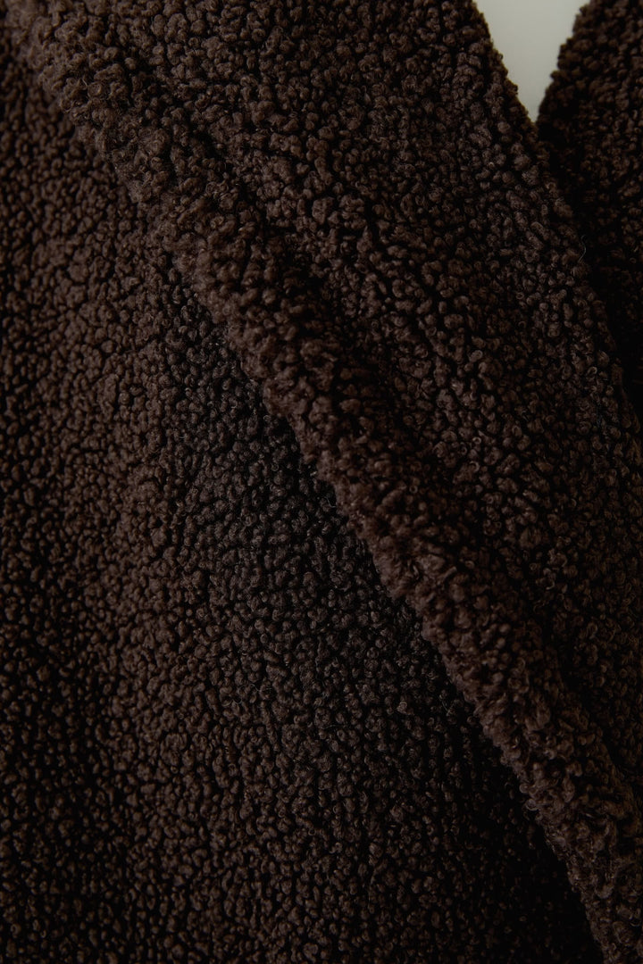 Vue de face manteau long peluche rose pour femme Oui - Valérie Simon