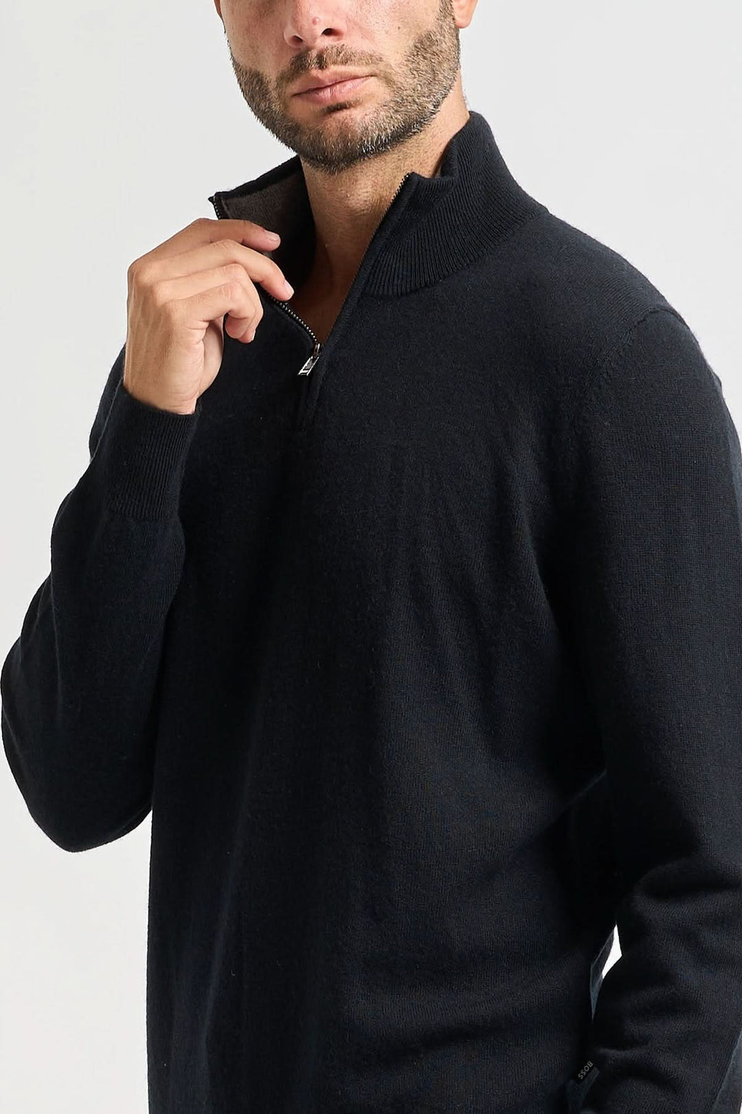 Fitted virgin wool sweater with round neck Fit
