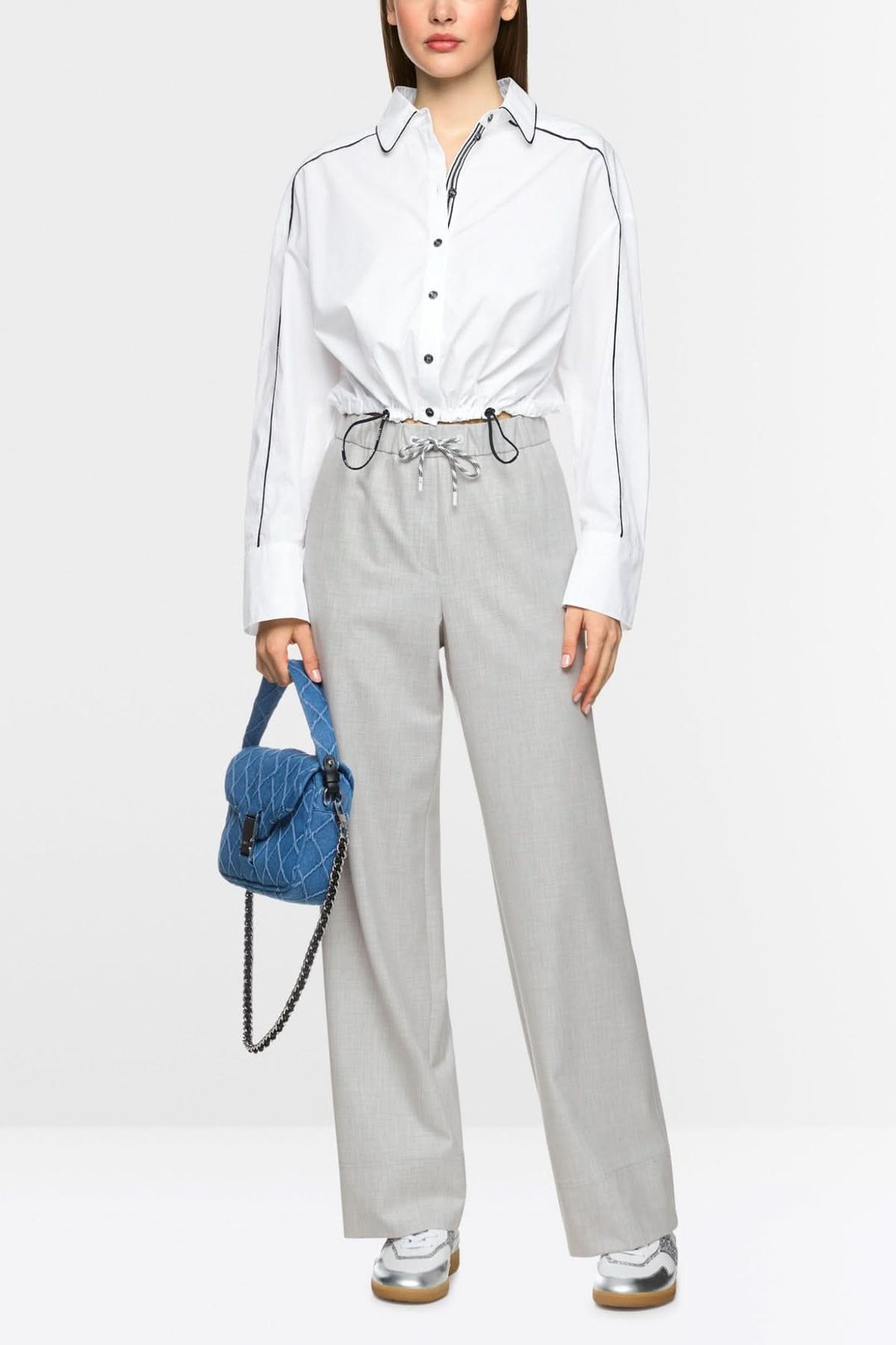 Pantalon à enfiler WASHINGTON en gris avec chemise blanche, look chic et décontracté, taille élastique et cordon ajustable.