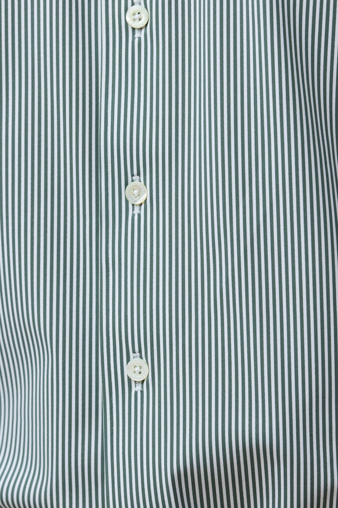 Chemise à rayures vertes fines