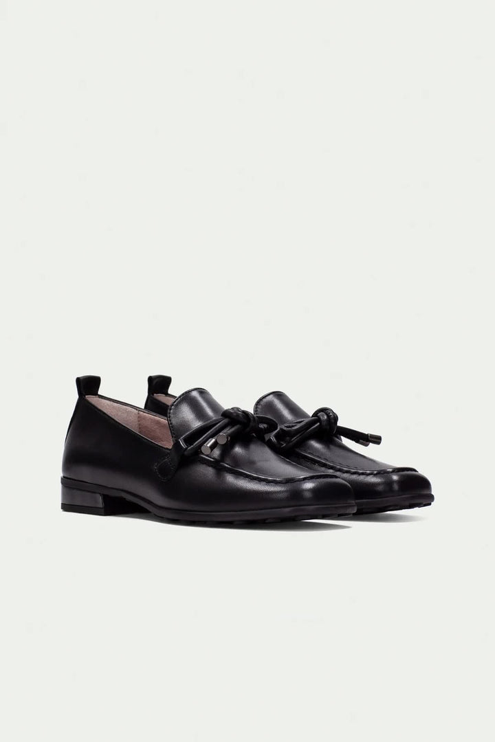 Mocassins Genova en cuir avec détail noué vue de face pour femme Hispanitas