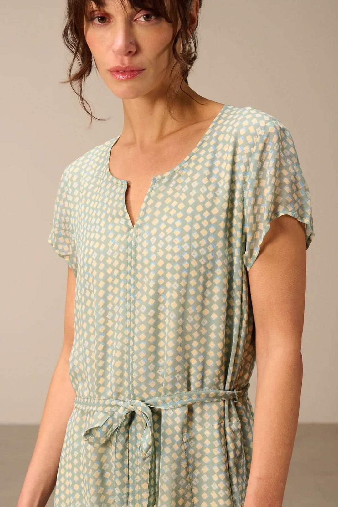 Robe midi fluide avec ceinture à nouer